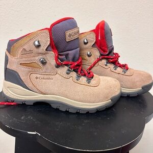 Columbia Boots - Tan and Red